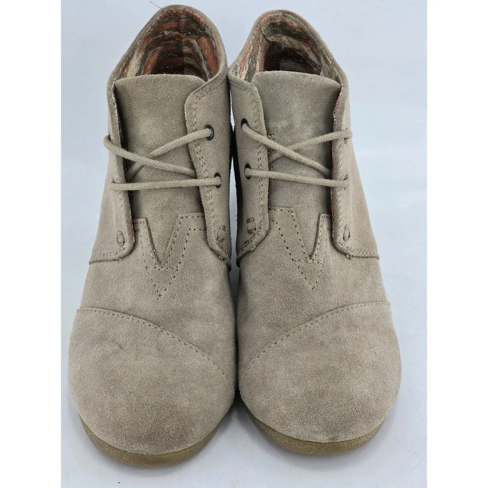TOMS Desert Wedge Booties Women 7.5 Taupe Suede Lace Up Ankle Boots - Excellent